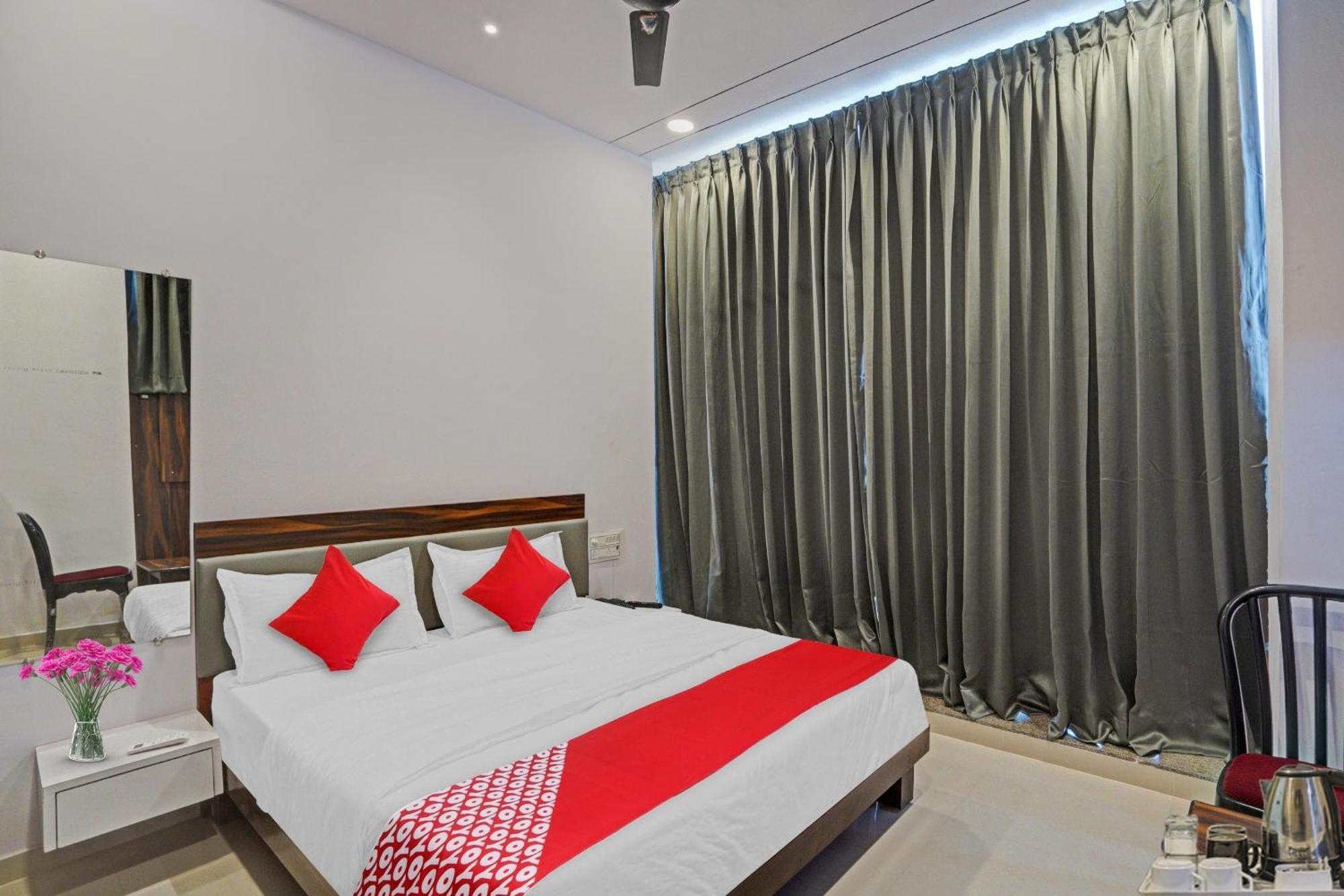 Hotel O Sky View Surat Luaran gambar