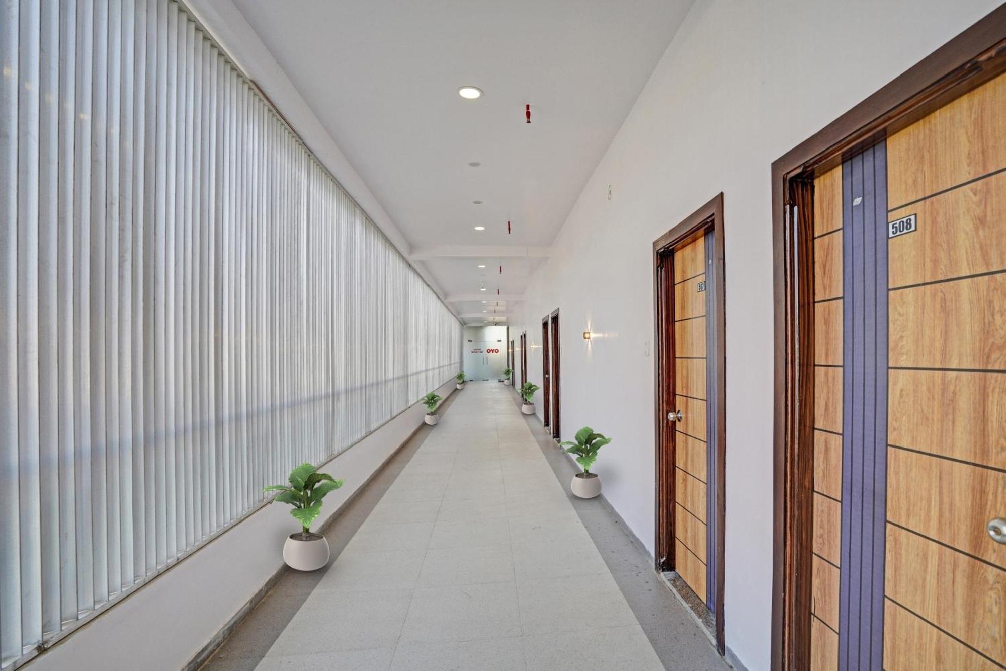 Hotel O Sky View Surat Luaran gambar