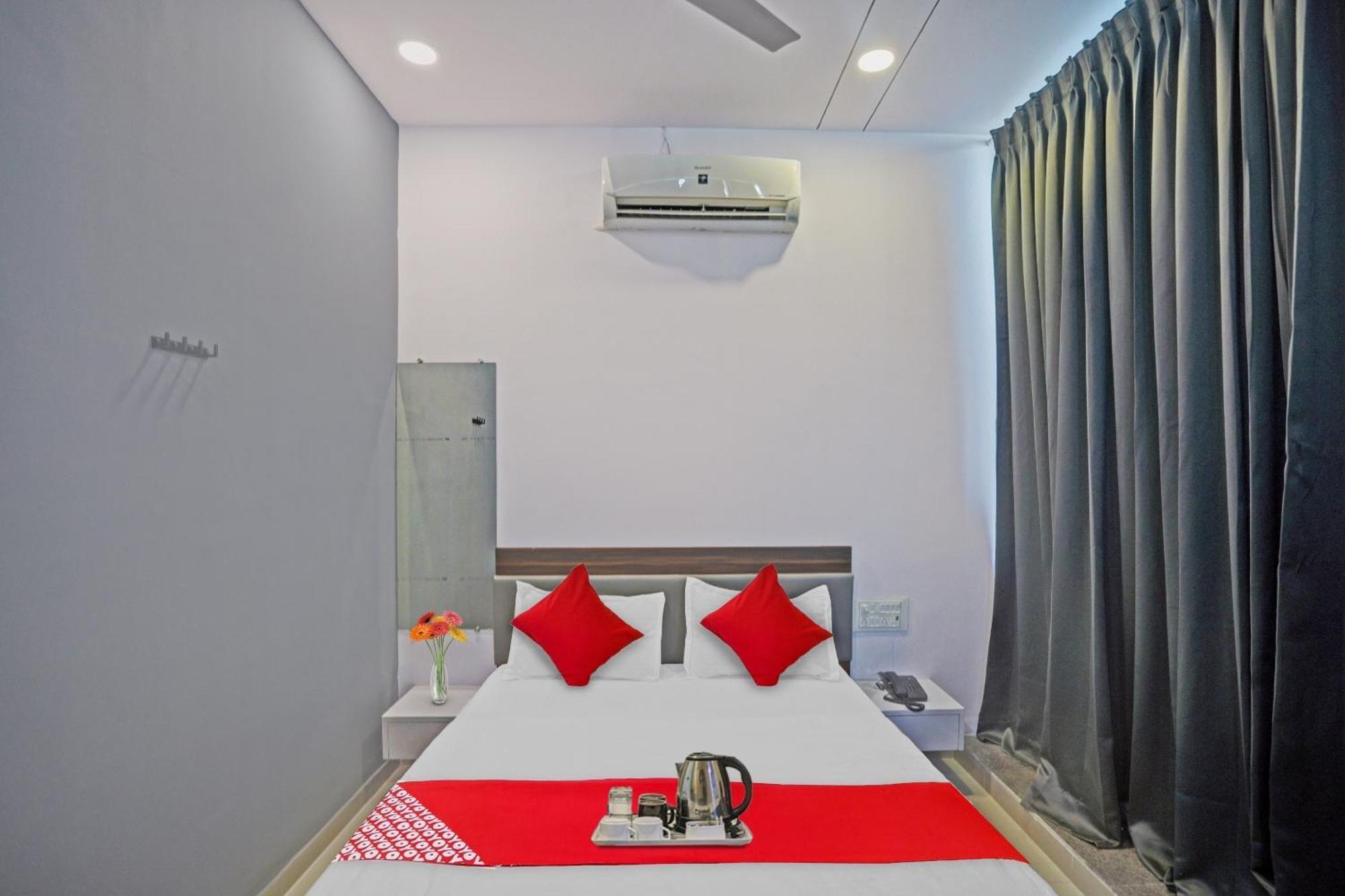 Hotel O Sky View Surat Luaran gambar
