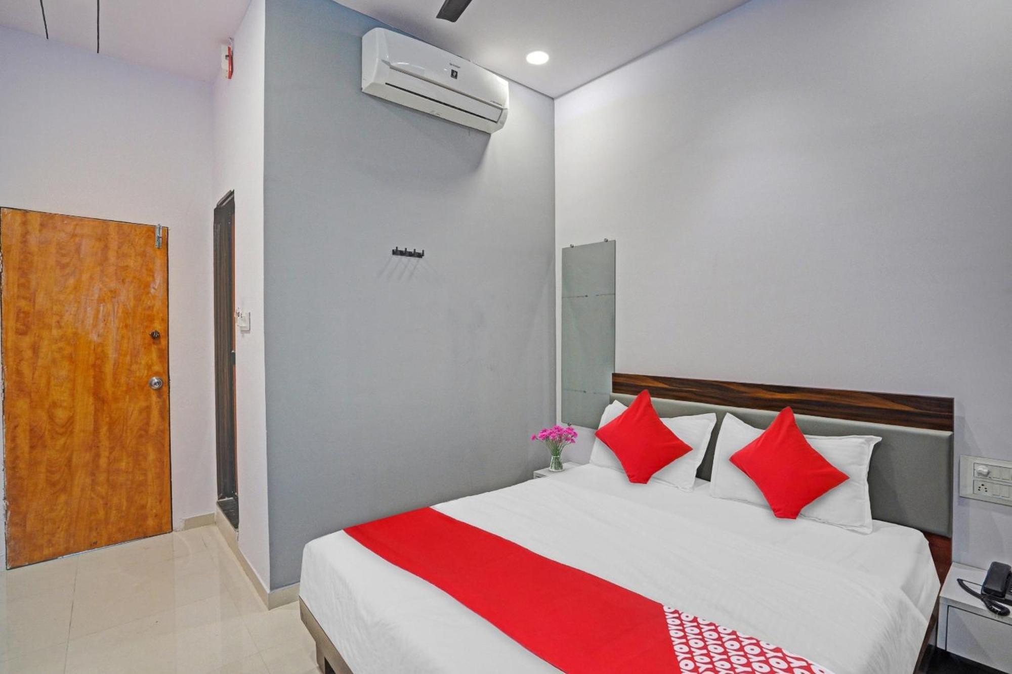 Hotel O Sky View Surat Luaran gambar