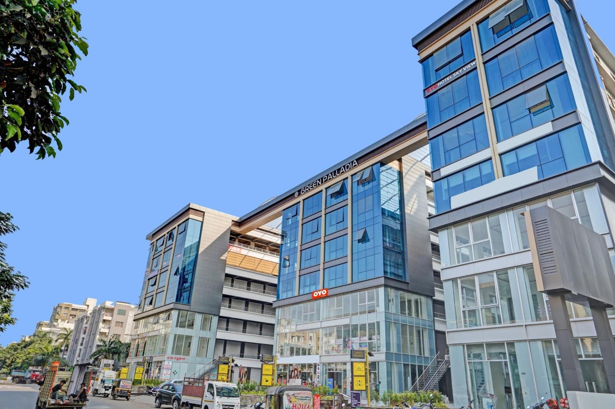 Hotel O Sky View Surat Luaran gambar