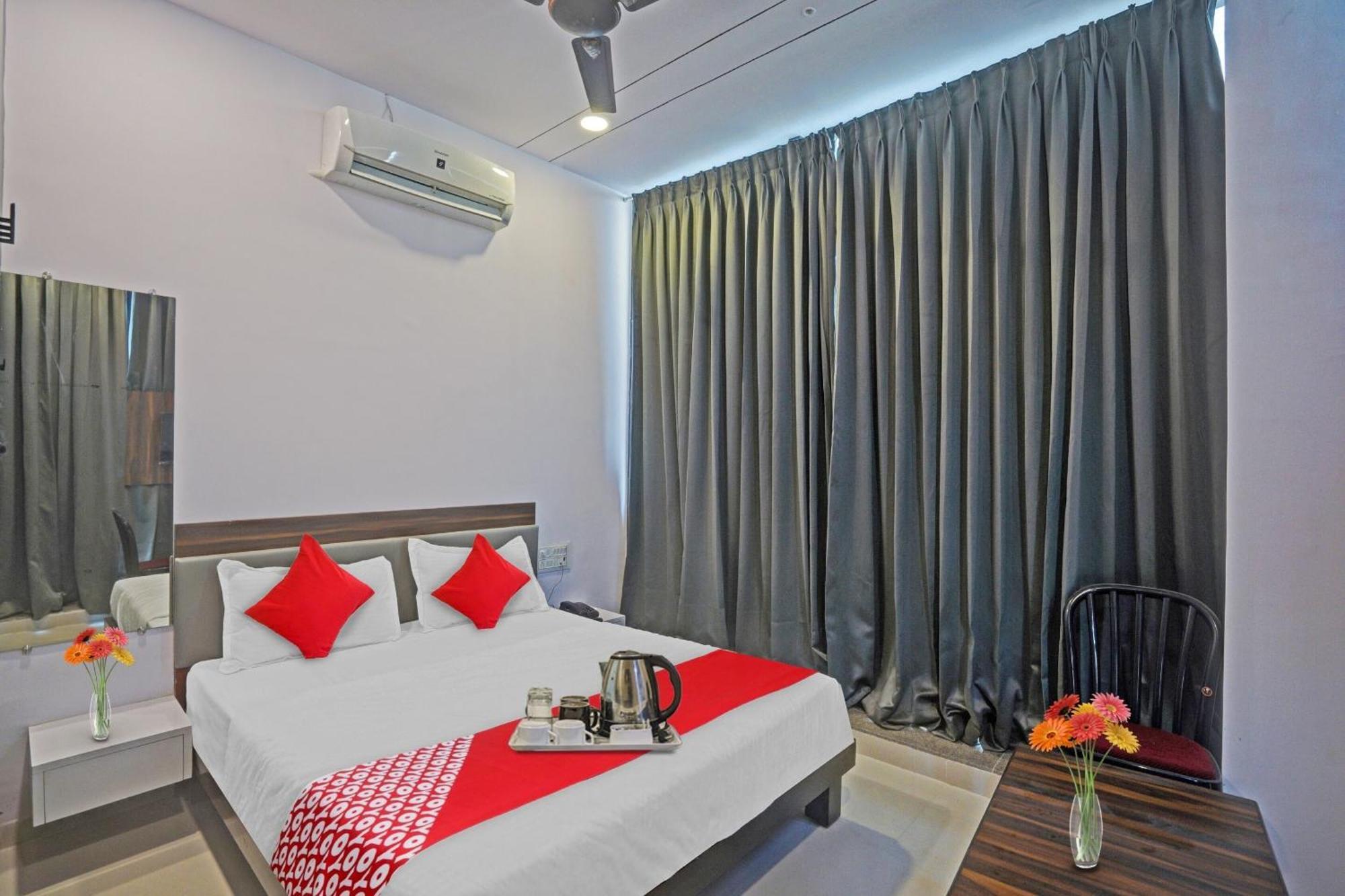 Hotel O Sky View Surat Luaran gambar